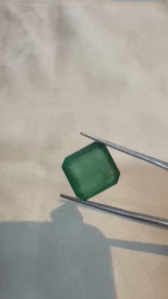 Load video: Natural Zambian Emerald Oval &amp; Octagon Cut Vivid Green Gemstone 20crt Lot